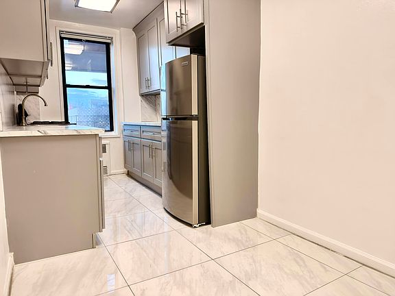 2nd image of 2400 E 3rd St APT 403
