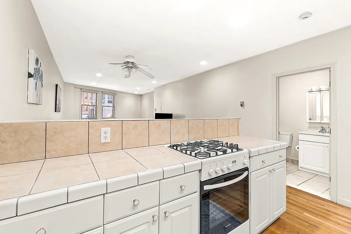 Building Photo - 176 Endicott St #1