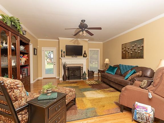 5th image of 216 Goldrush Dr