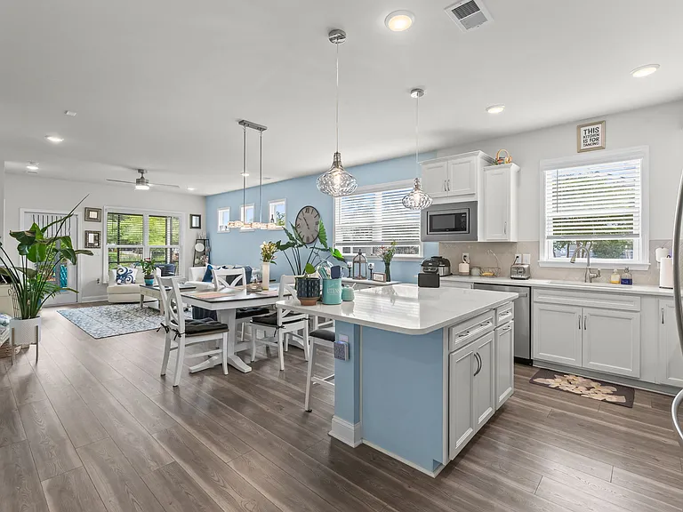 6041 Campanella St — Photo 11