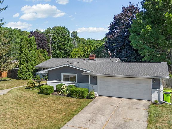 4th image of 9194 Oakview Dr