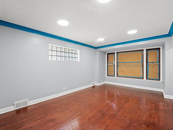 4th image of 7026 S Claremont Ave