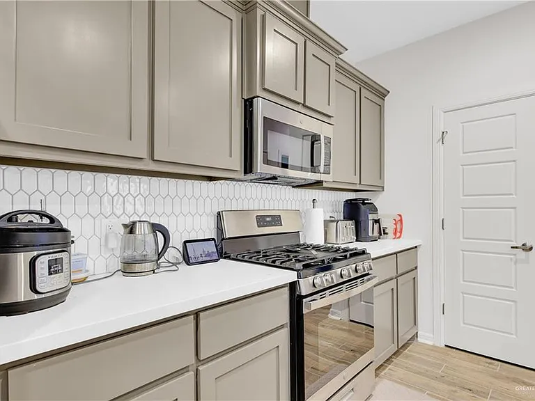 1409 Xavier Ave — Photo 9