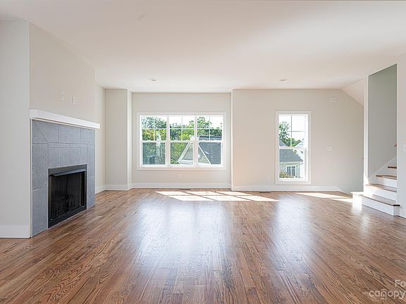 5th image of 224 Oak Meadow Ln