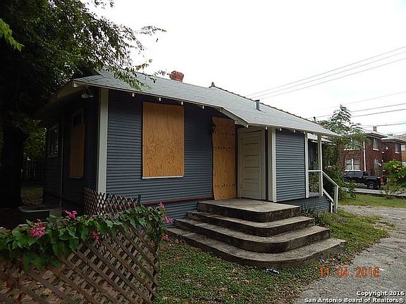 3rd image of 800 W Russell Pl