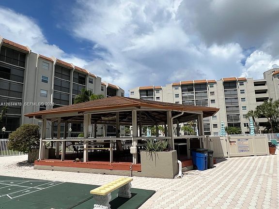 3rd image of 3910 Inverrary Blvd APT 603B