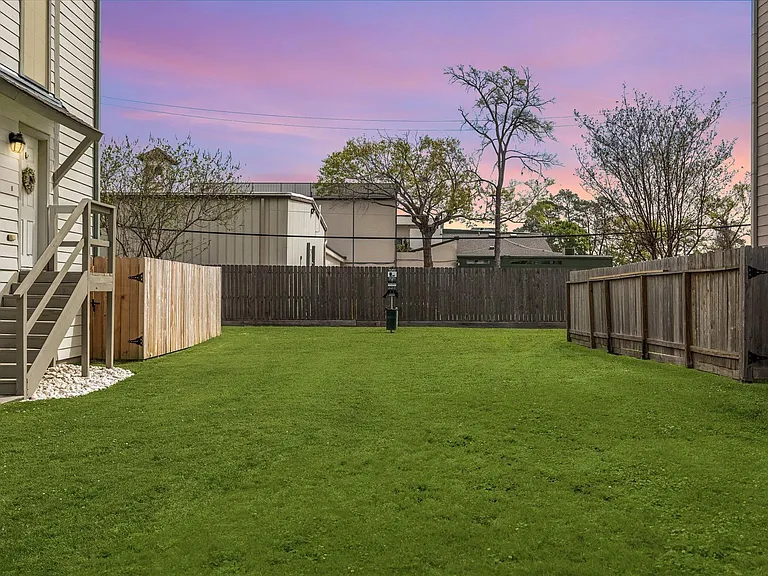 836 Garden Oaks Ter — Photo 26
