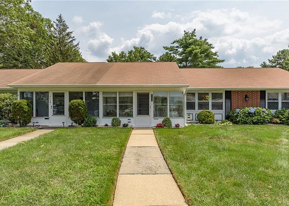 1st image of 414B Chatham Ct #1002
