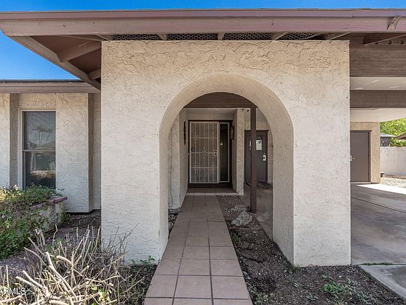 3rd image of 1505 N LA FRESA Drive N