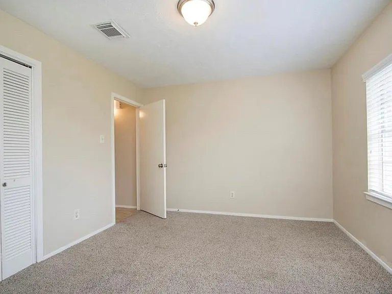 5815 Heather St — Photo 9