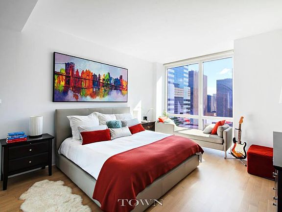 4th image of 247 W 46th St APT 4004