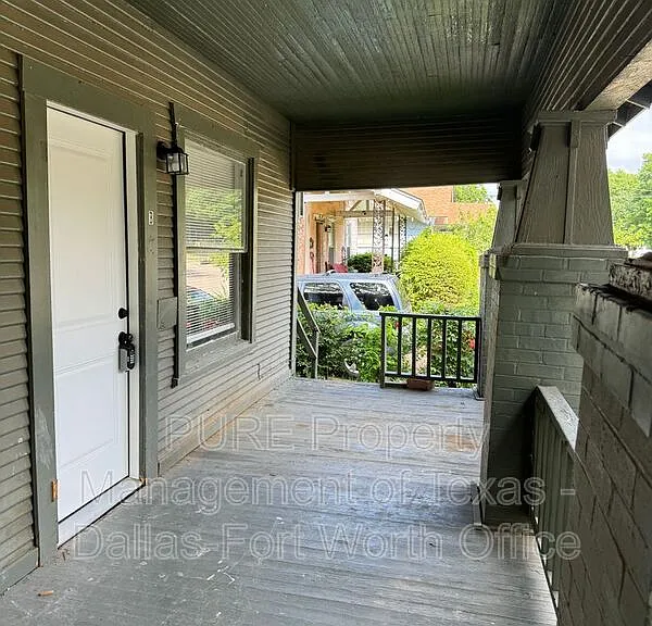 1208 Hawthorne Ave #B — Photo 1