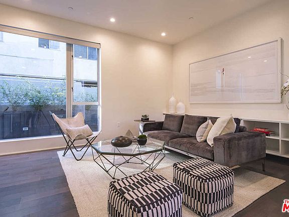 3rd image of 935 N San Vicente Blvd #2