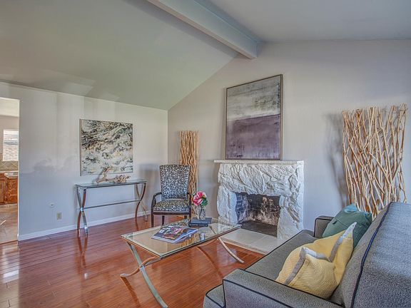 4th image of 1719 Silvertree Dr