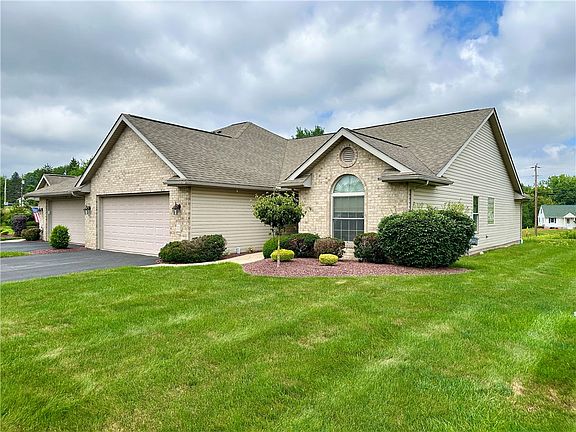 4th image of 33 Fields Dr