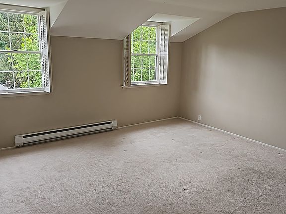 3rd image of 1420 Bellevue Way SE APT 1