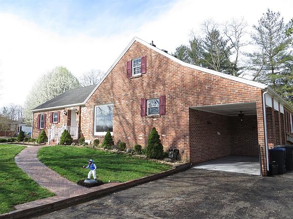 4th image of 938 Collins Ln