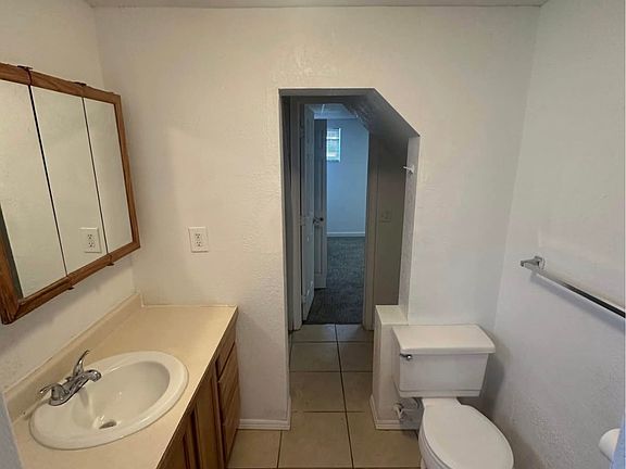 3rd image of 908 Ensign St Unit B