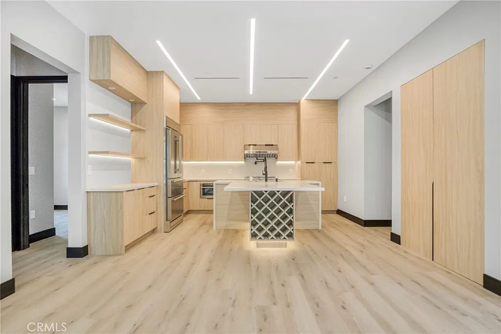 3 bed, 1122 sqft, $4,000 — Photo 2