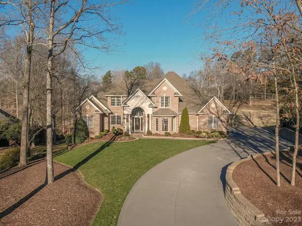 810 Scotty Ct, Cramerton, NC 28032