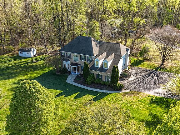 3rd image of 4900 Webfoot Ct
