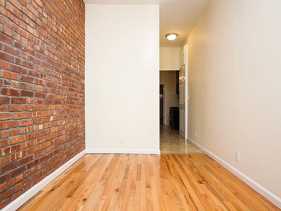 583_Seneca_Ave_1L_(5_of_18)