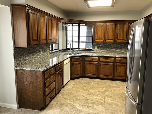 3rd image of 1909 Woodside Dr