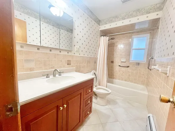 47 Country Village Court image 9 of 17