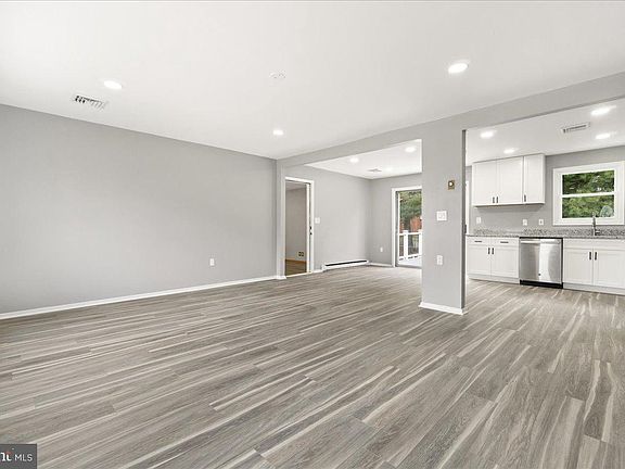 4th image of 13502 Paradise Dr