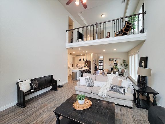 4th image of 16030 Muster Oak Dr