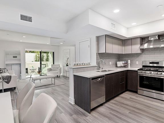 5th image of 5030 Rosewood Ave #402