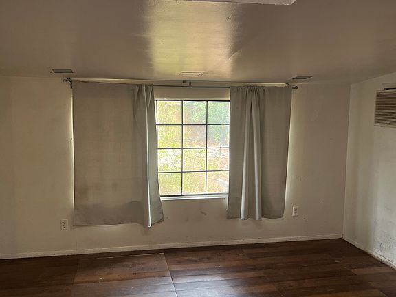 4th image of 2401 W Devonshire Ave APT 2