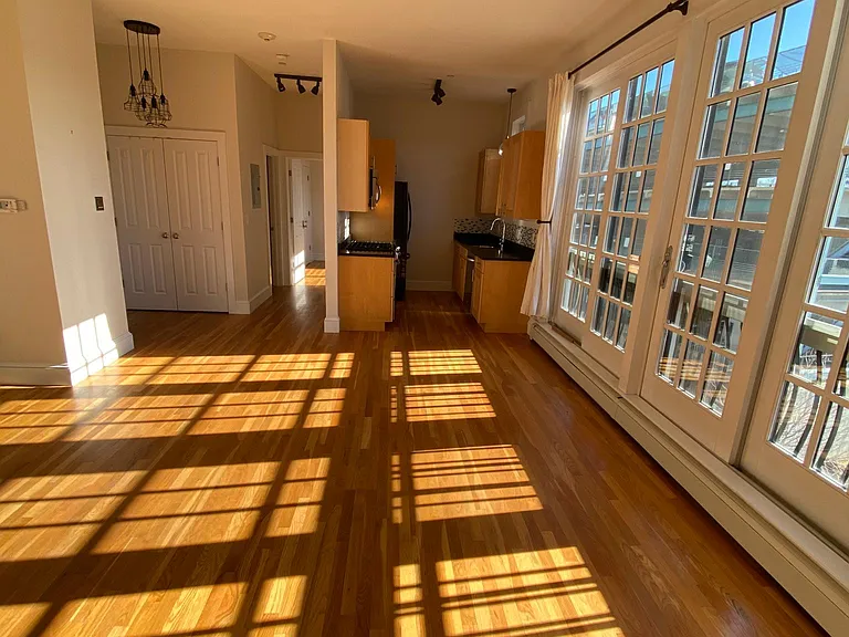 80 Webster Ave #3F — Photo 5
