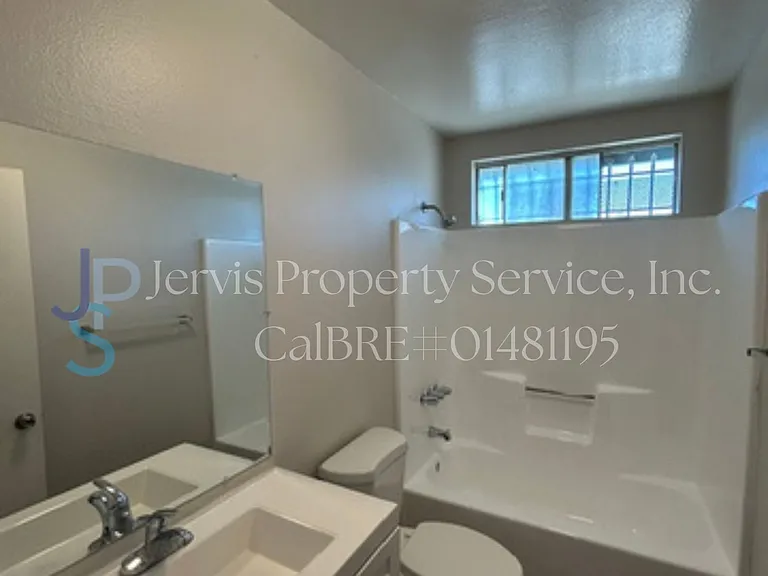 3136 El Segundo Blvd #G — Photo 8