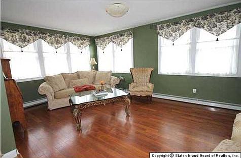 4th image of 132 Oakdale St