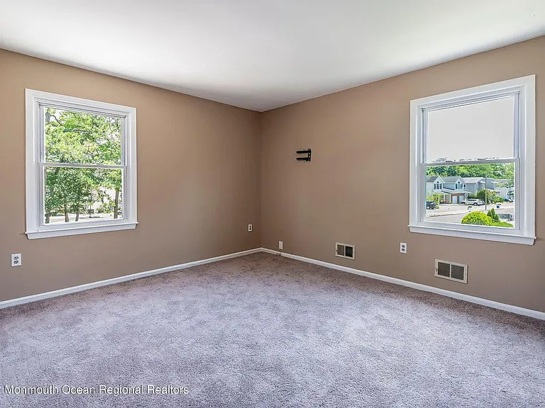 19A Emerald Dr #A — Photo 8