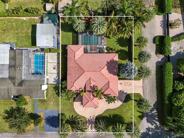 5 bed, 4.0 bath, 2722 sqft, $5,000 — Photo 2