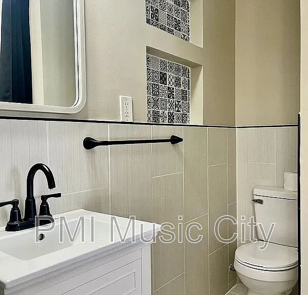 322 Arrington St — Photo 5