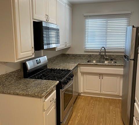 5th image of 141 N Kenwood St #32