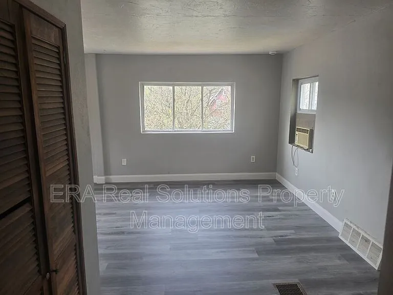 3816 Upper #Unit — Photo 13
