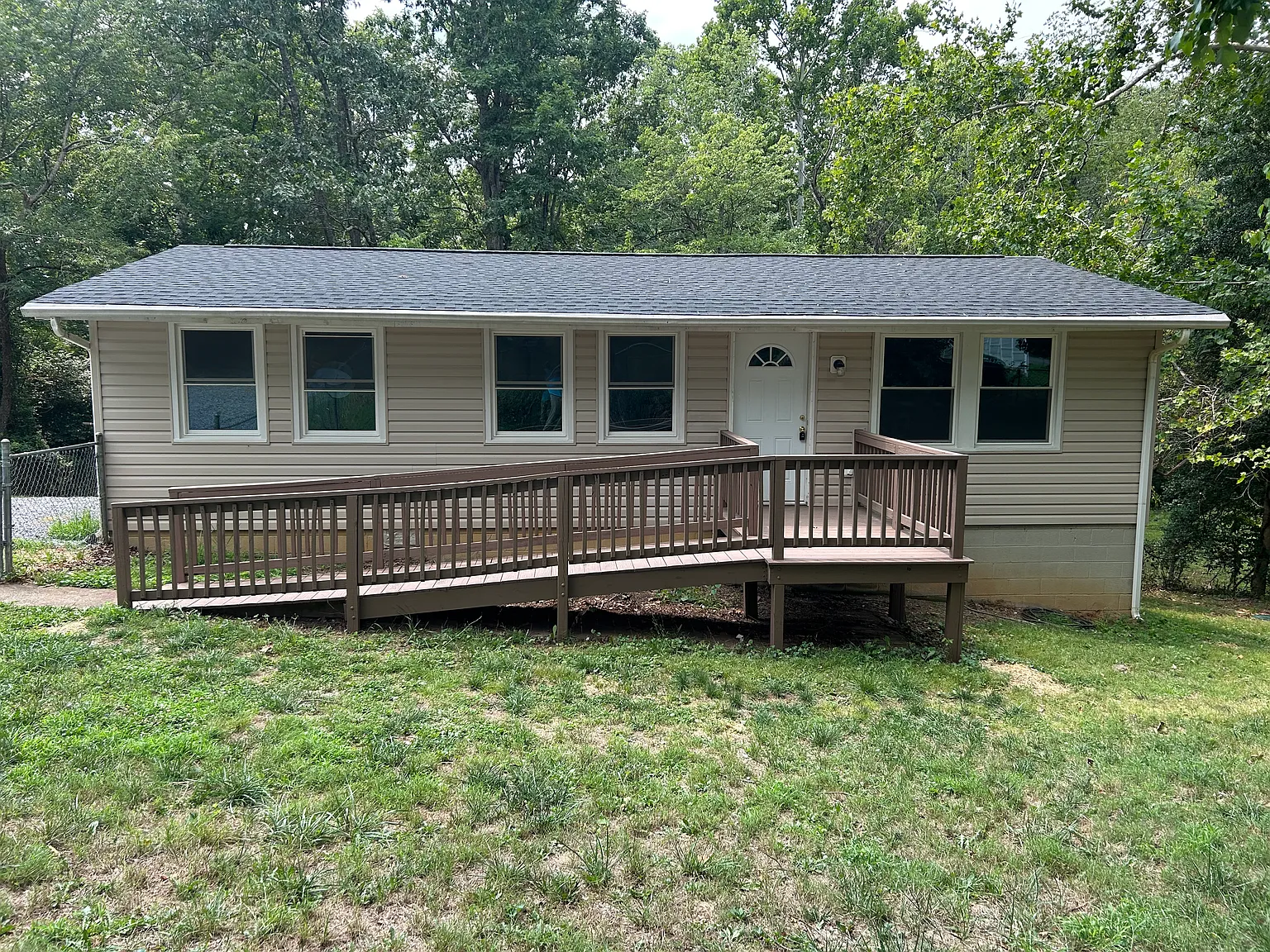 3 bed, 966 sqft, $2,300 — Photo 2