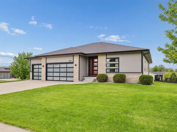 824 83rd St, West Des Moines, IA 50266