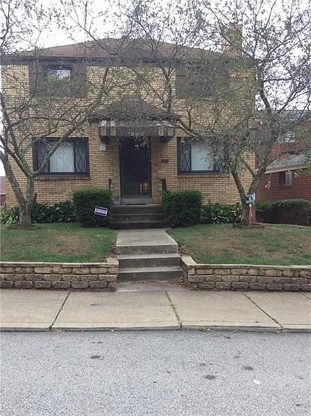 185 Saint Joseph St photo 1