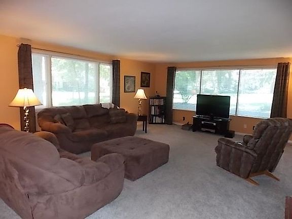 3rd image of 611 Parkview Dr