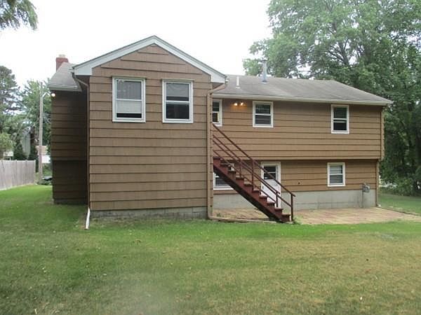 2nd image of 18 Northbrook Cir