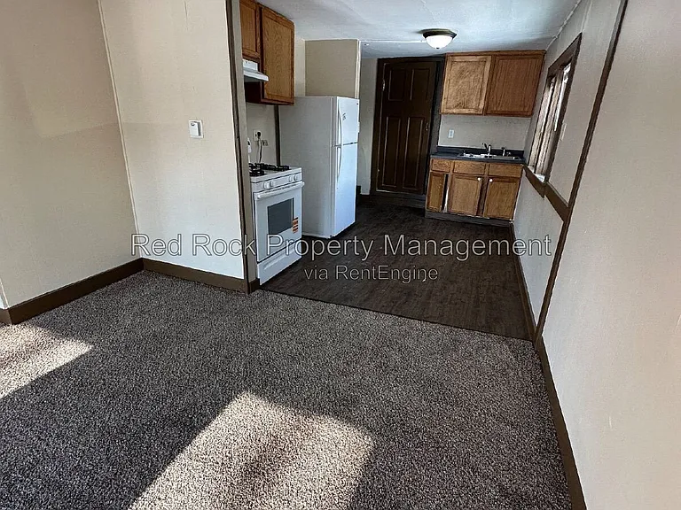 171 1/2 Linn St — Photo 2
