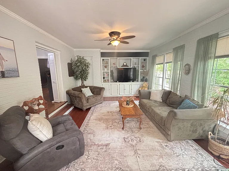3318 Jefferson St — Photo 8