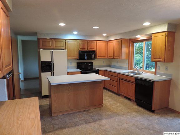 3rd image of 443 Lonebrook Ct SE