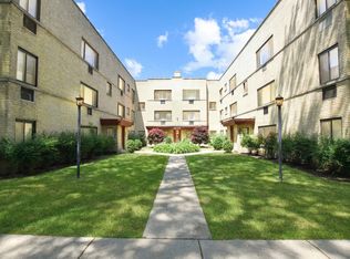 2044 W Jarvis Ave APT 3G, Chicago, IL 60645