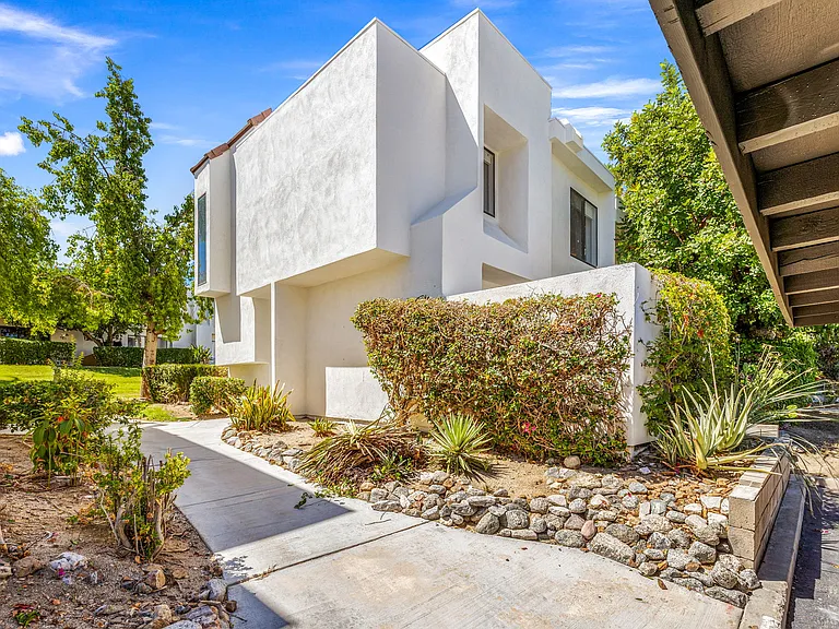 48950 Desert Flower Dr — Photo 39